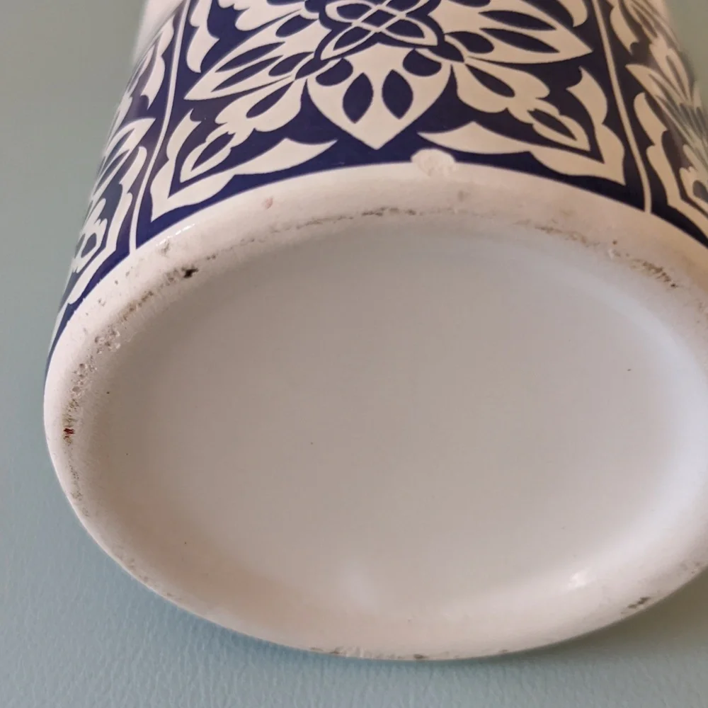 N/A ceramic vase